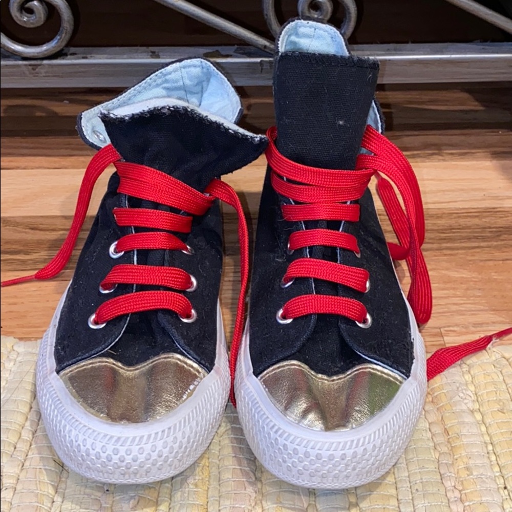 Converse high tops style sneakers